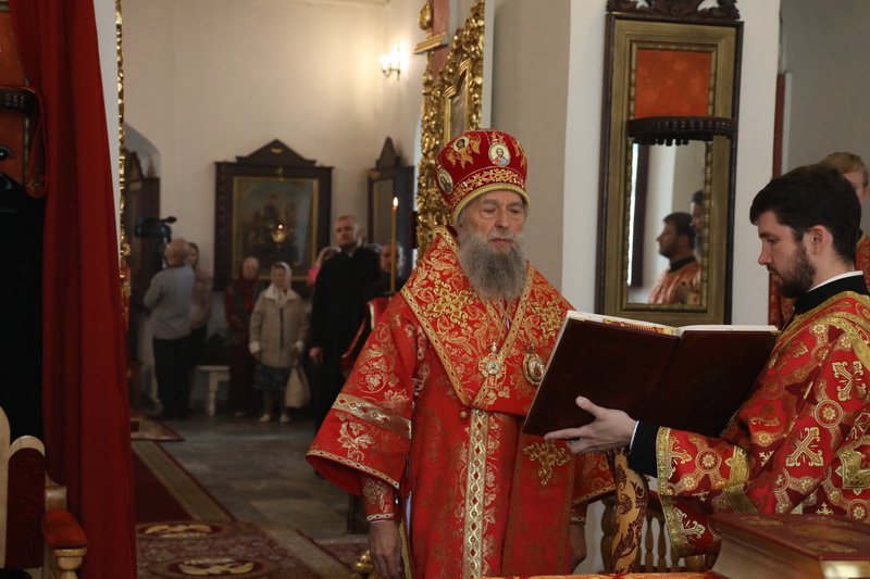 митрополит Саранский и Мордовский Зиновий возглавил Божественную литургию в храме 